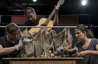 Figurentheater Hand im Glück: Siebe Geisse und zwei Wölf